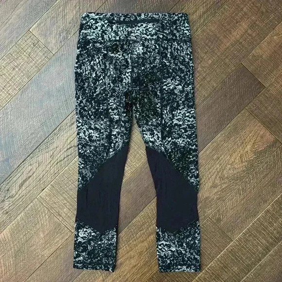 Lululemon Pace Revival Crop Legging 22” - Picture 9 of 13